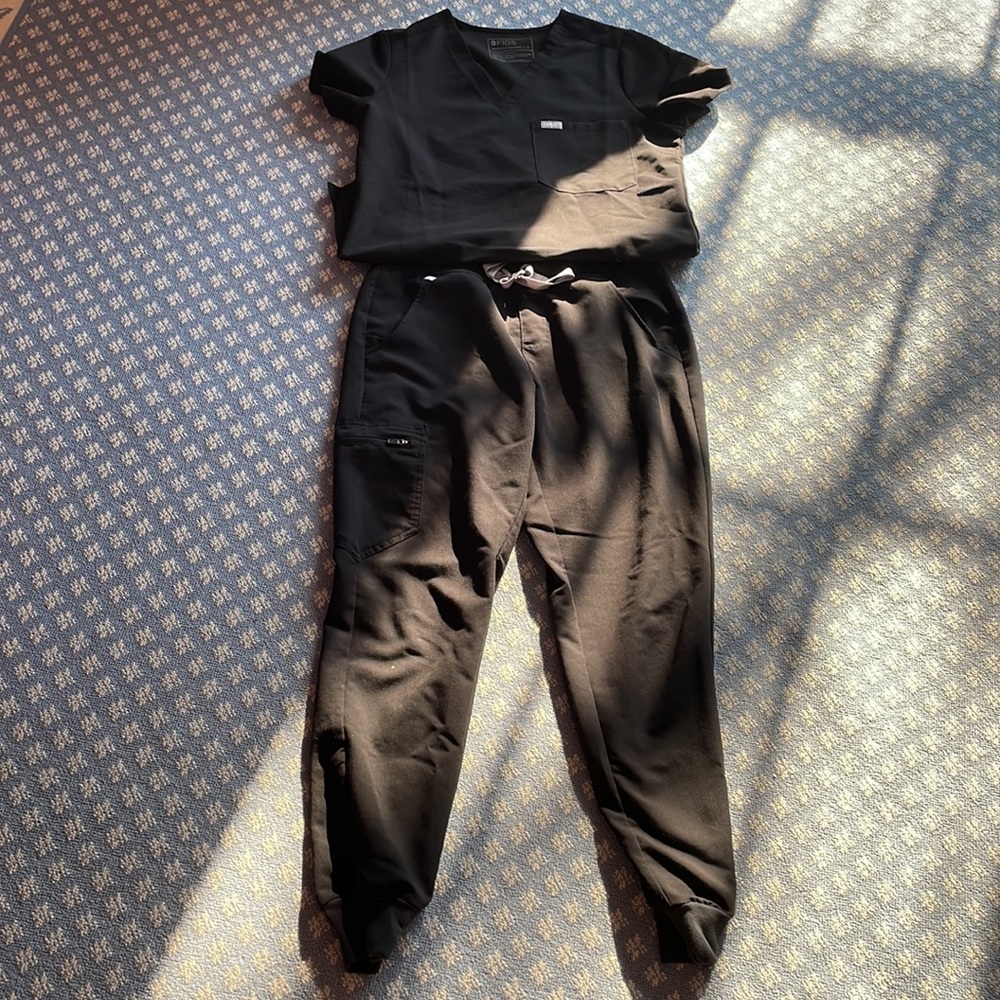 Black Figs Scrub Set